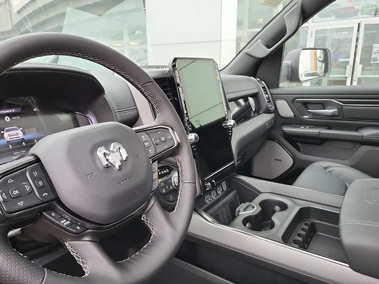 RAM 1500 снимка RAM 1500