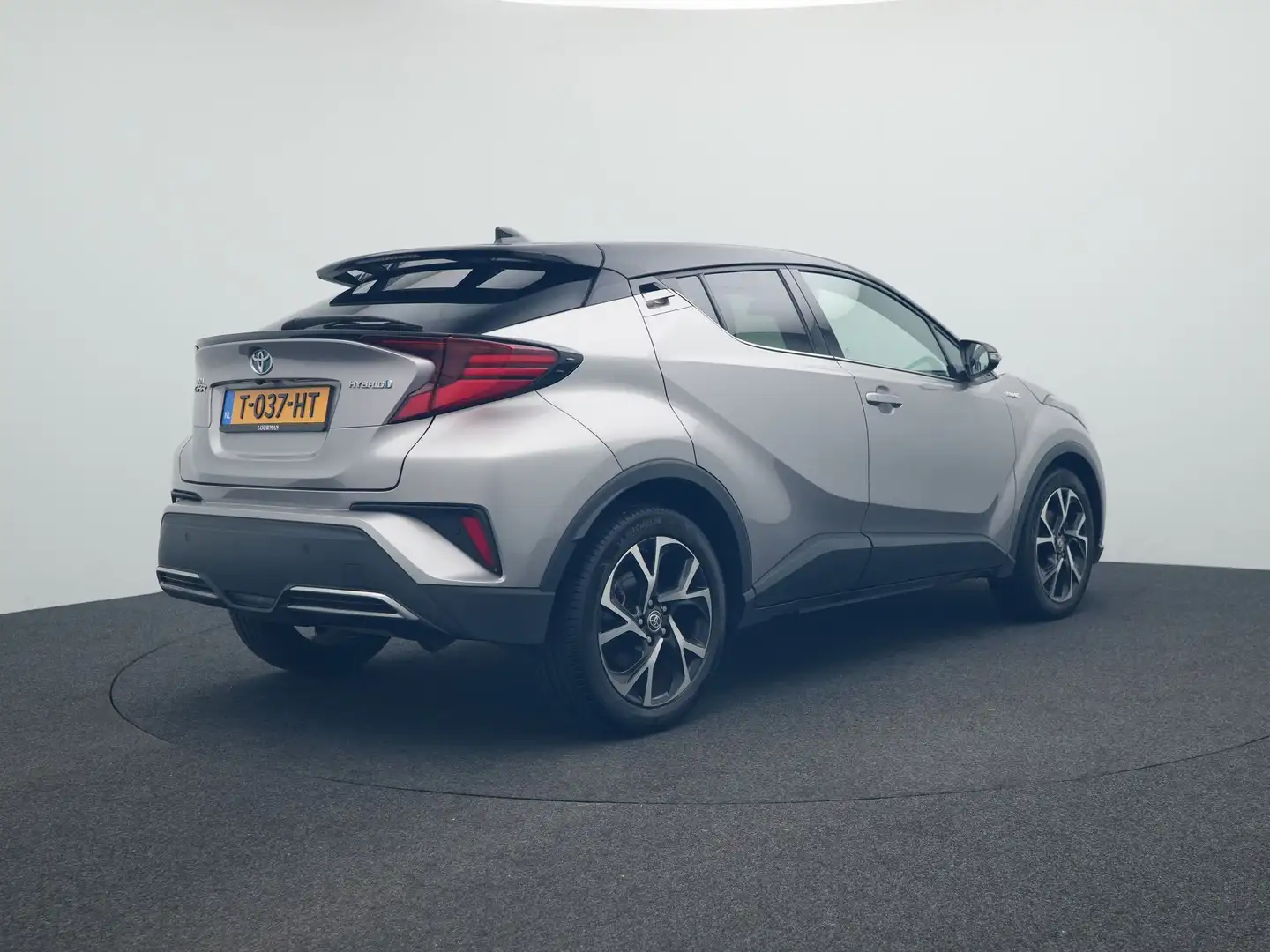 Toyota C-HR 2.0 Hybrid Dynamic Grijs - 2
