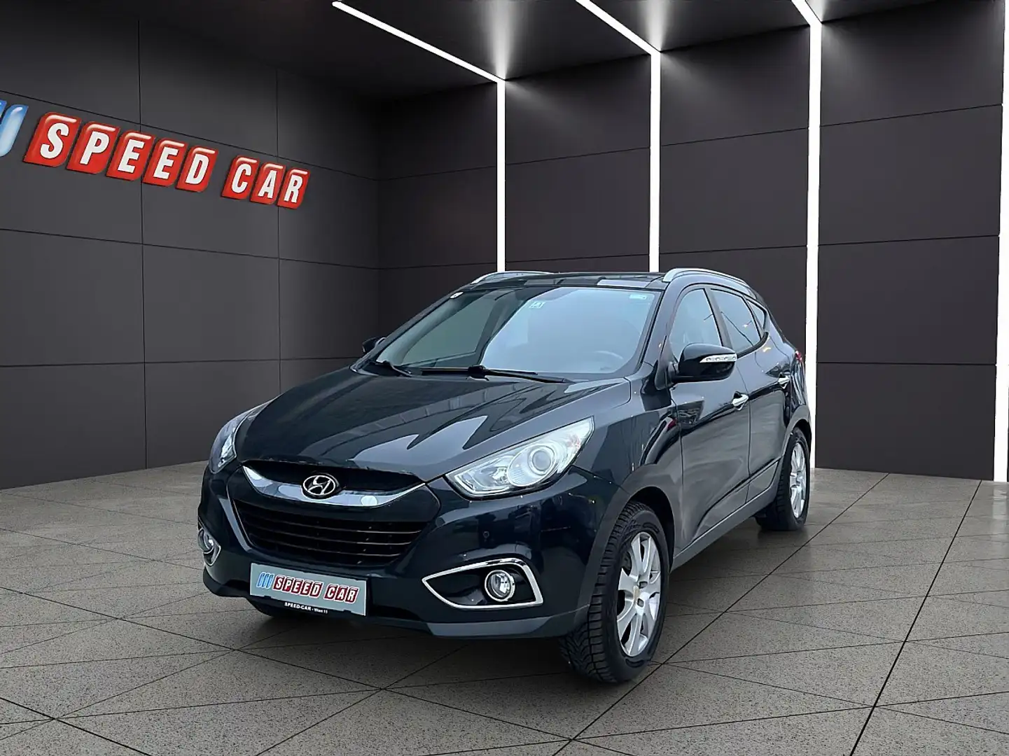 Hyundai iX35 2,0 CRDi Style 4WD Aut. Schwarz - 2