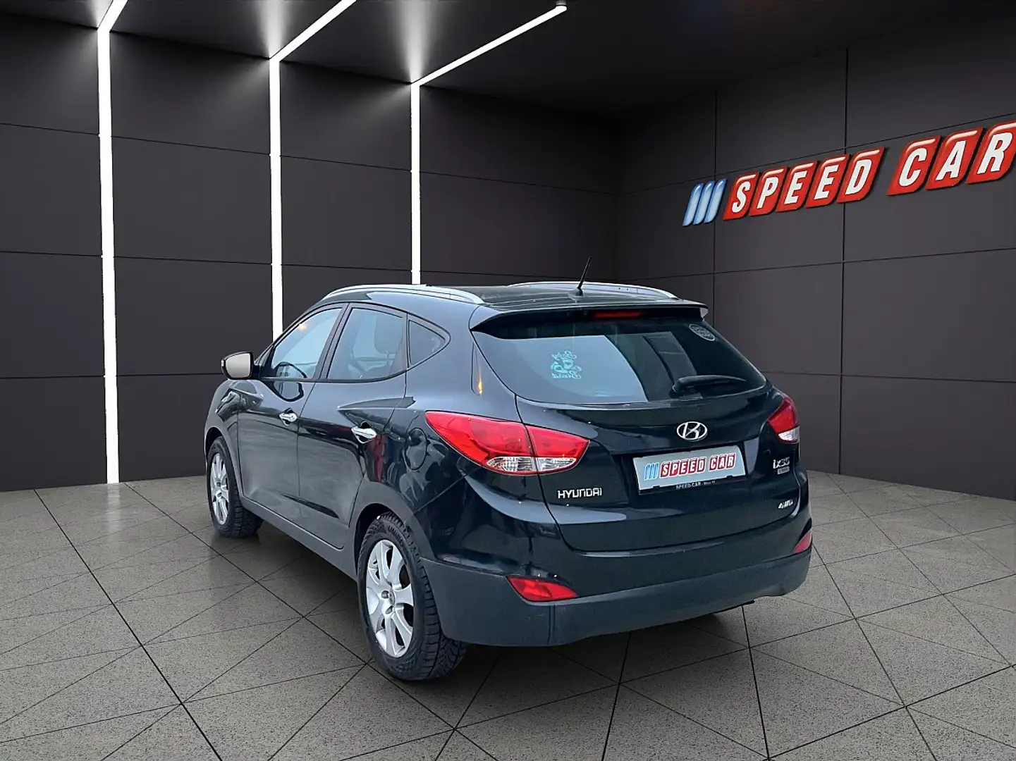 Hyundai iX35 2,0 CRDi Style 4WD Aut. Schwarz - 1
