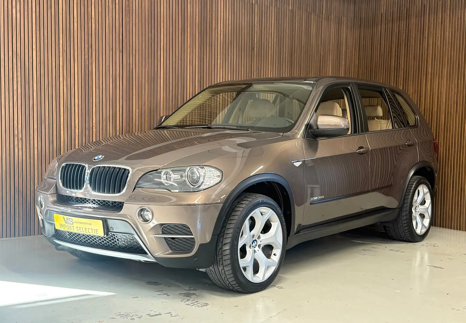BMW X5 XDrive30d Executive - Euro 5 - bijna Youngtimer - Bruin - 1