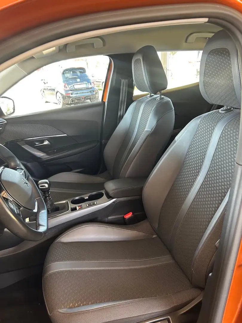 Peugeot 2008 PureTech 100 S&S Allure brončana - 2