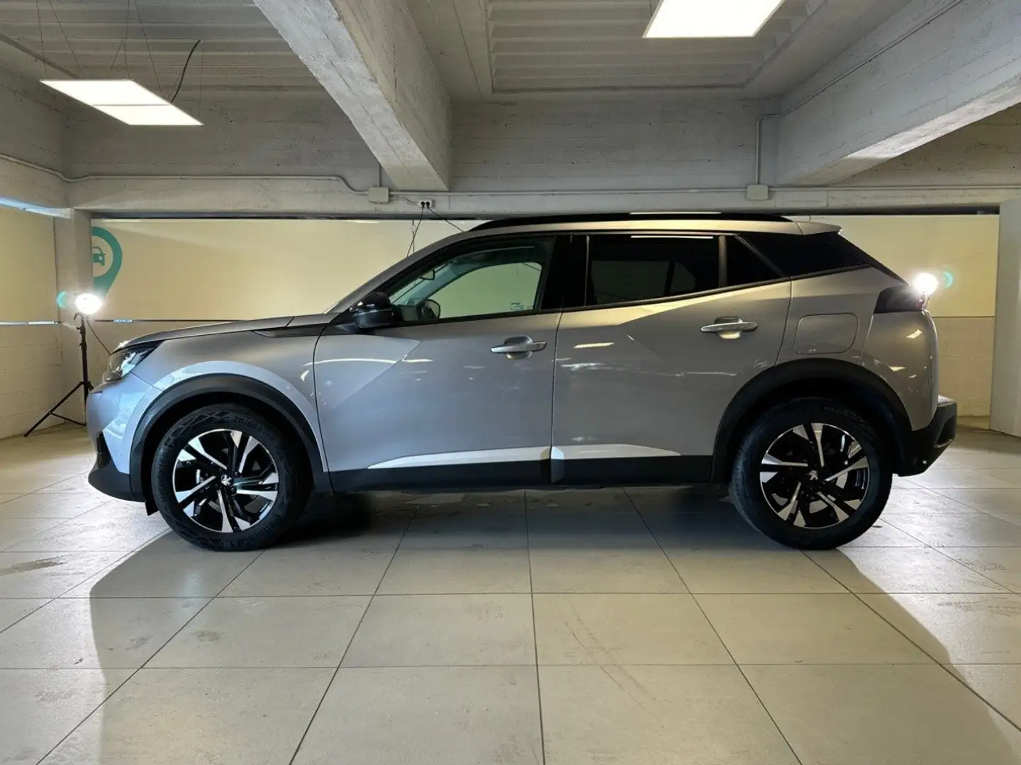 Peugeot 2008 PureTech 100 Allure Pack S/S Grijs - 2