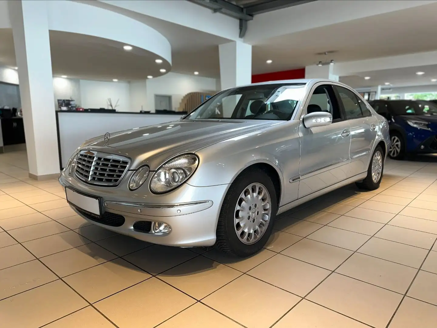 Mercedes-Benz E 200 Kompressor (Navi, Parksensoren) Argintiu - 1
