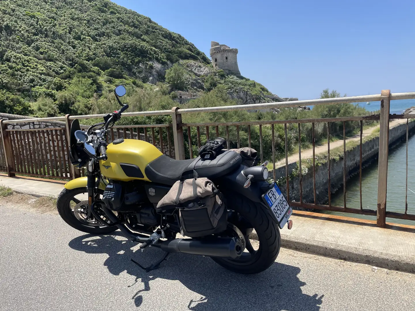 Moto Guzzi V 7 stone 850 - 1