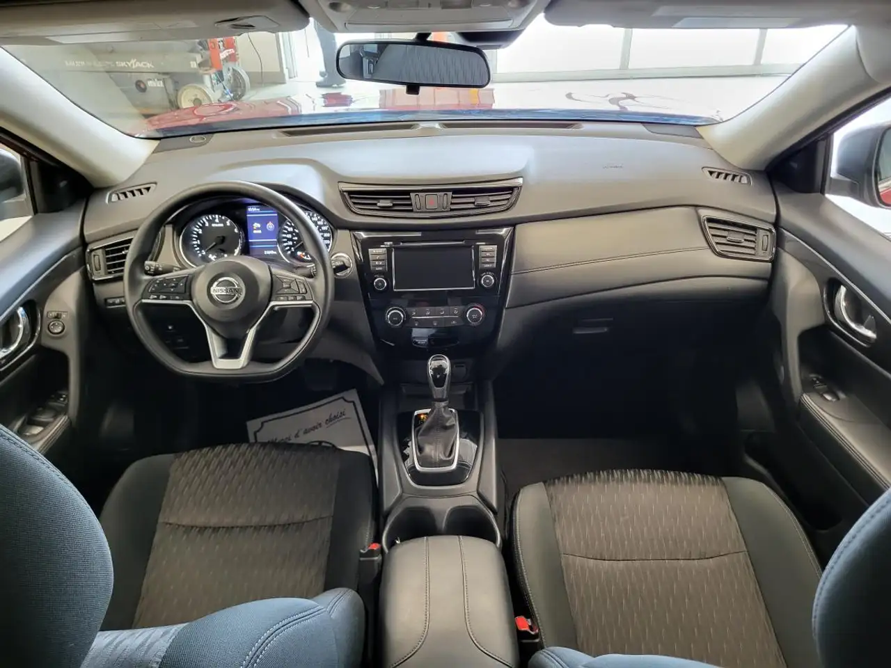 Nissan Rogue снимка Nissan Rogue