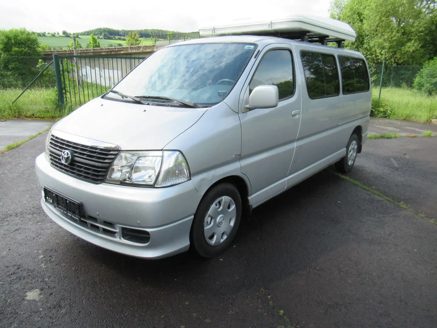Toyota Hiace 2.5 D4-D lang Camper Klima/AHK/RC/ZV/eFH.. Stříbrná - 1