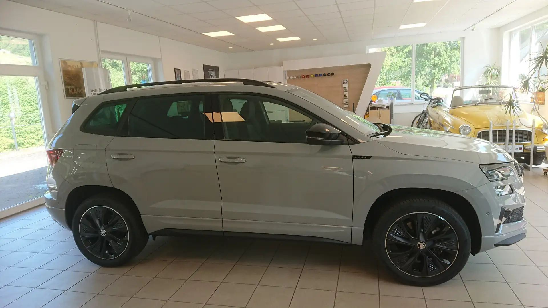 Skoda Karoq Sportline Gris - 2