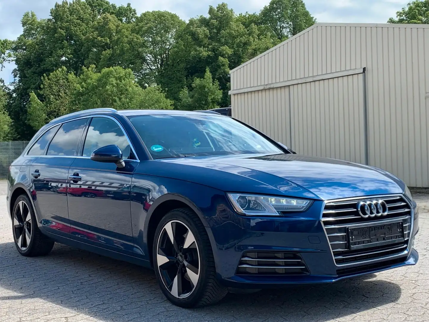 Audi A4 Avant design ultra Blau - 1