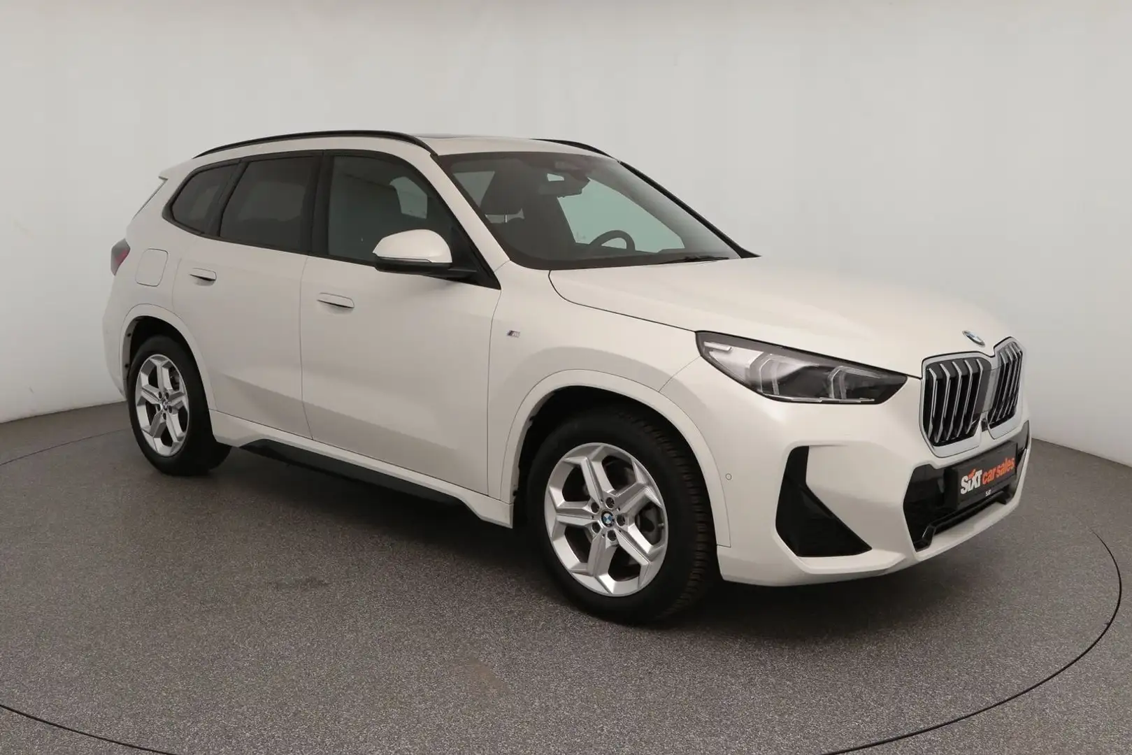 BMW X1 sDrive 20i M Sport|PANO|ACC|RFK|HeadUp|AHK Weiß - 1