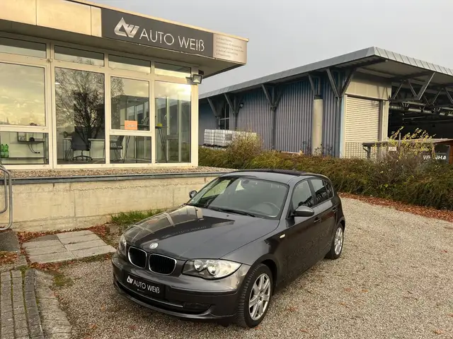 BMW 118 1 Limousine 118i/PDC/AHK/SHZ/KLIMA