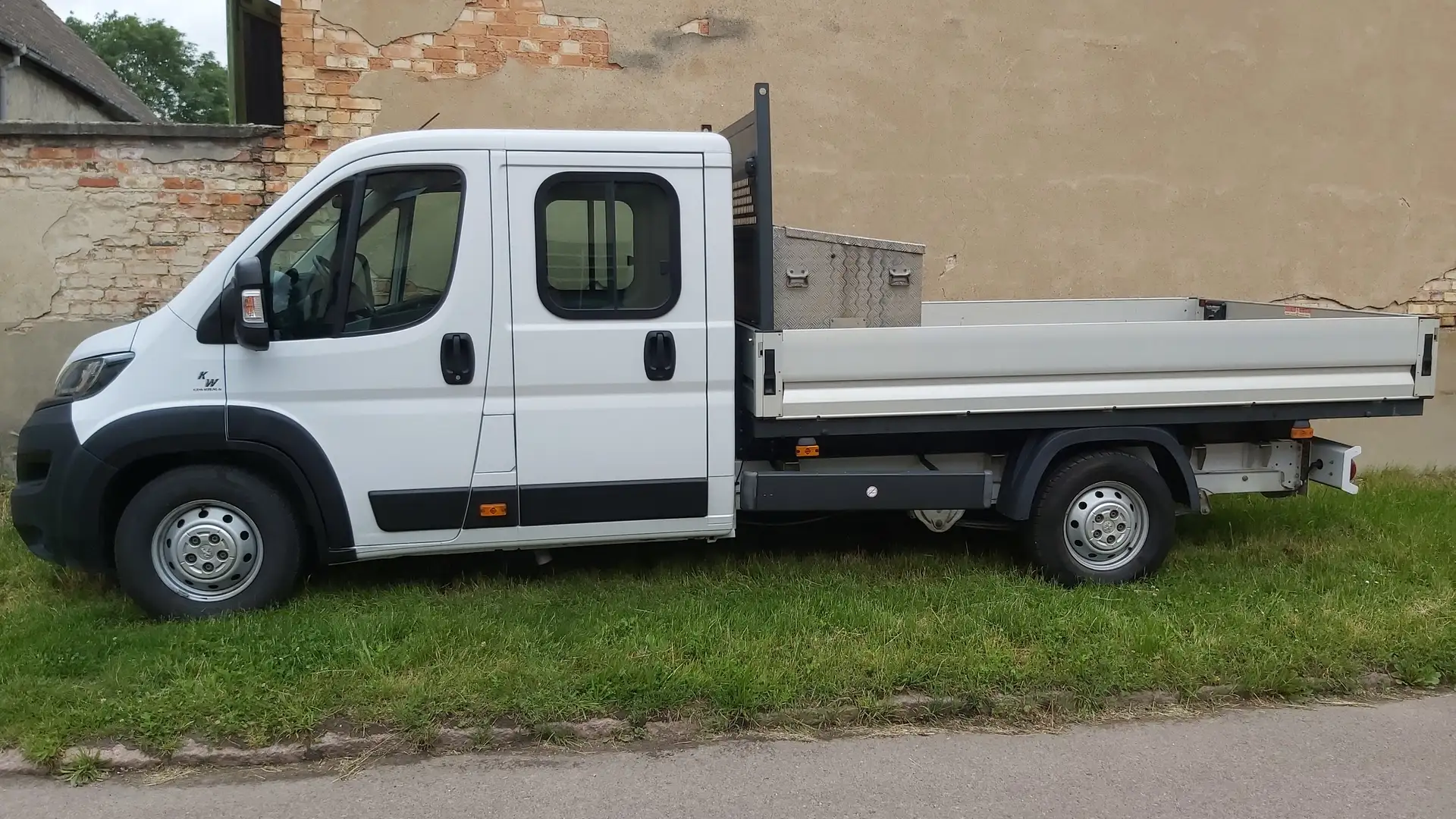 Peugeot Boxer 333 L2H2 Asphalt BlueHDi 140 Stop - 2