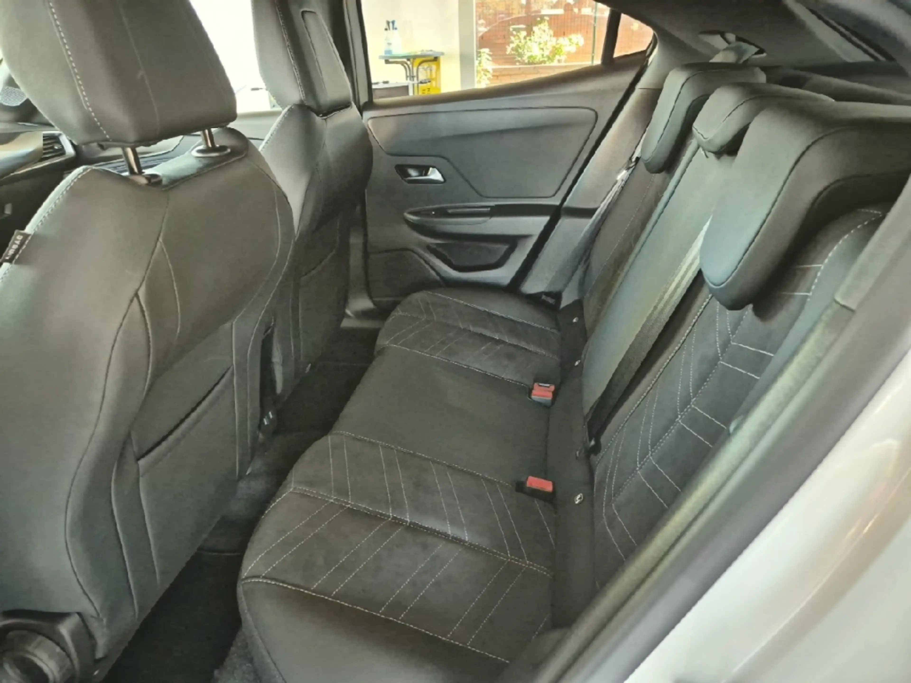 Opel Mokka-E Ultimate Long Range 11kw Shz Navi Kamera — photo 14