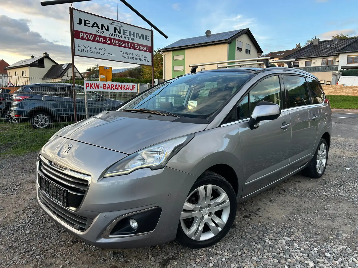 Peugeot 5008 Active, 7 Sitzer,1er Hand,Navi, Pano,PDC, Kamera Grau - 1