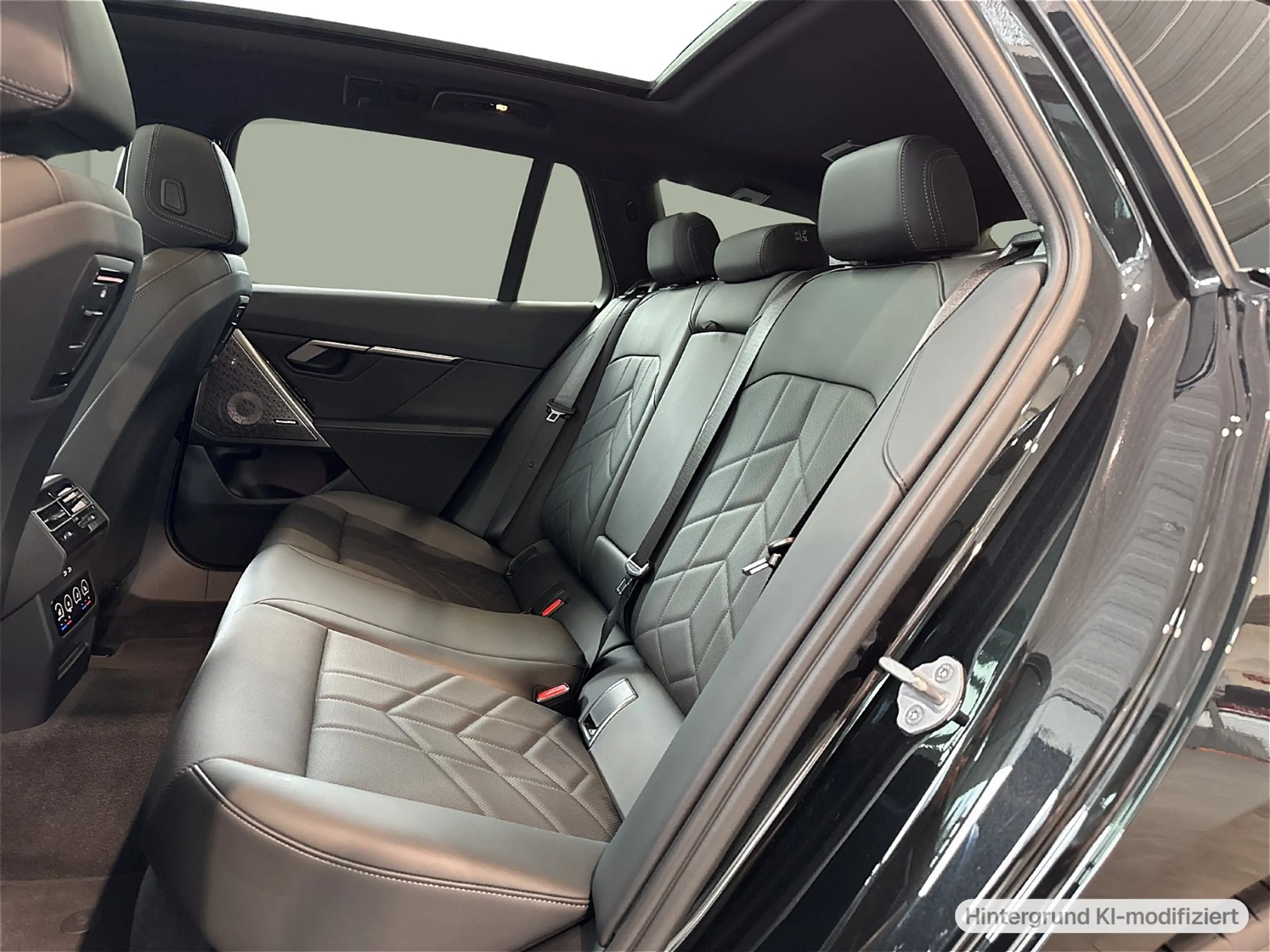 BMW 550 e xDrive Touring — photo 11