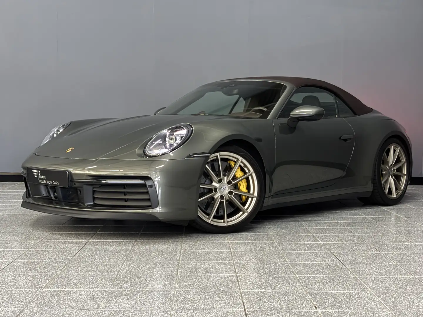 Porsche 992 Cabrio 3.0 Carrera 4S | PCCB | 360° | HUD | Burmes Groen - 1