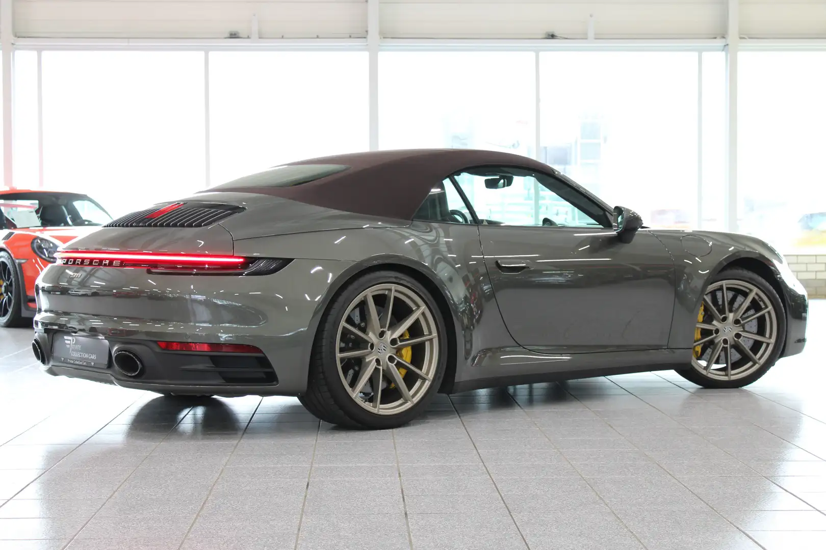 Porsche 992 Cabrio 3.0 Carrera 4S | PCCB | 360° | HUD | Burmes Verde - 2