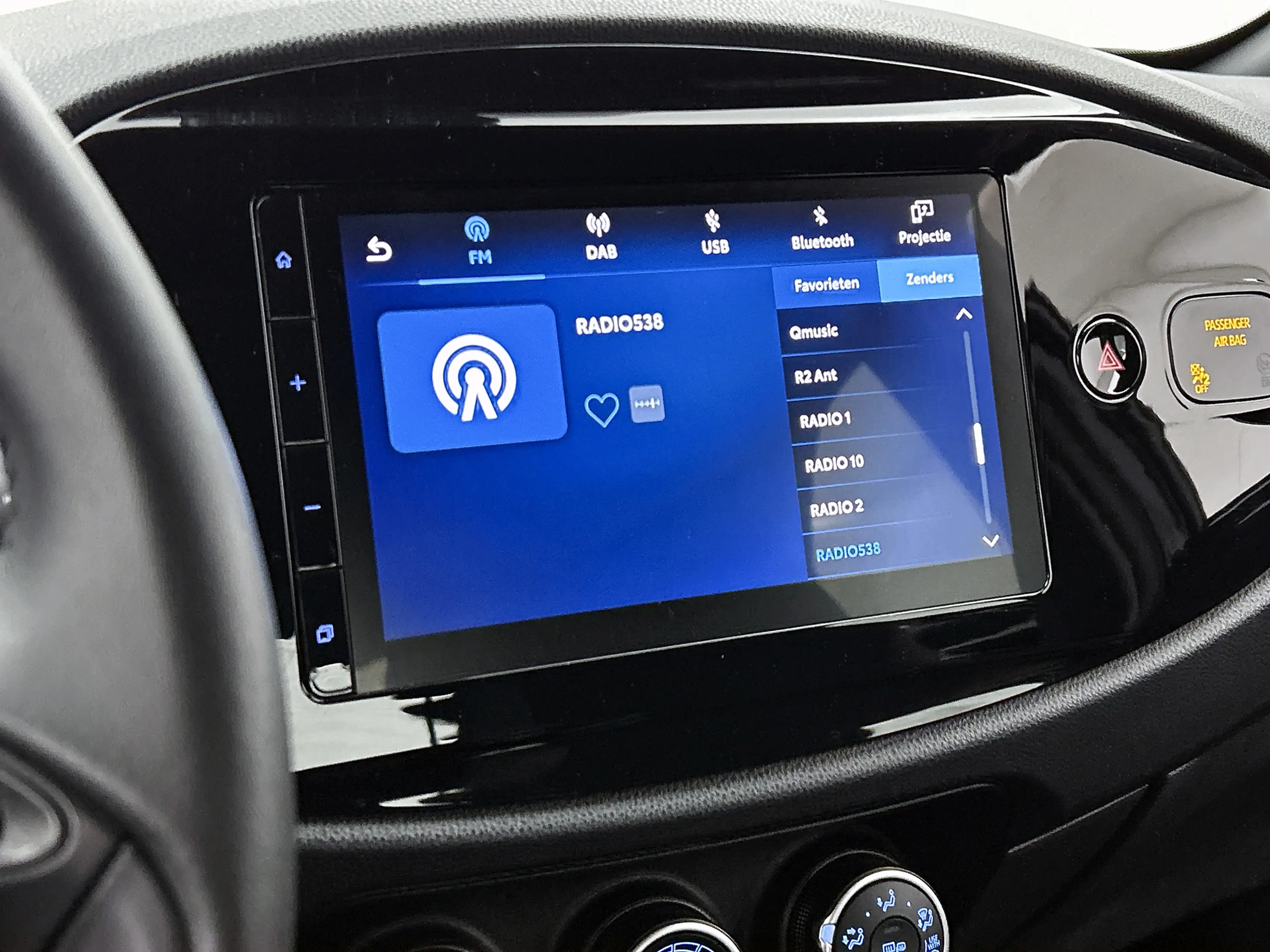 Toyota Aygo X 1.0 VVT-i MT Play | BTW voertuig | Apple CarPlay/A — photo 9