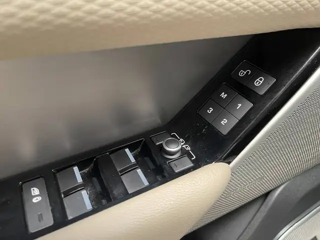 Land Rover Range Rover Velar view 15
