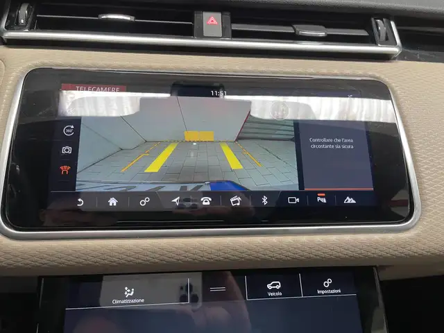 Land Rover Range Rover Velar view 11