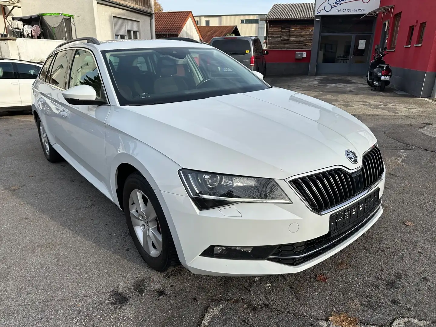 Skoda Superb 2.0 TDI Combi Ambition/ Navi/Bi-Xenon/ACC Weiß - 1