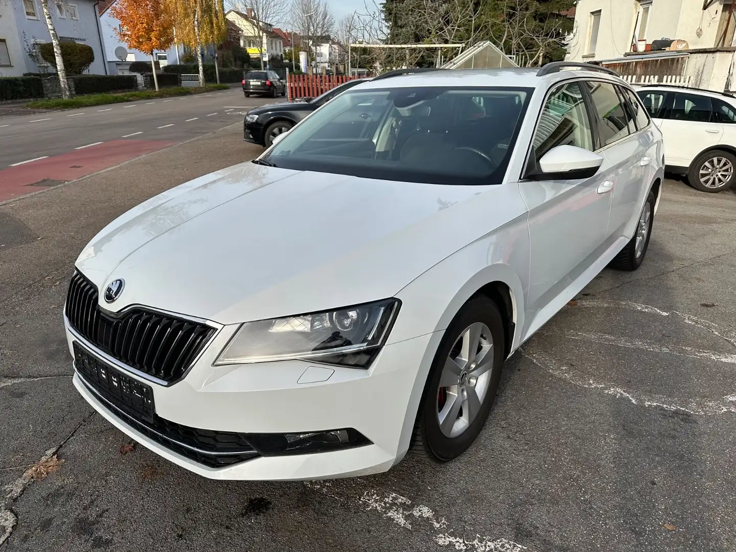 Skoda Superb 2.0 TDI Combi Ambition/ Navi/Bi-Xenon/ACC Weiß - 2