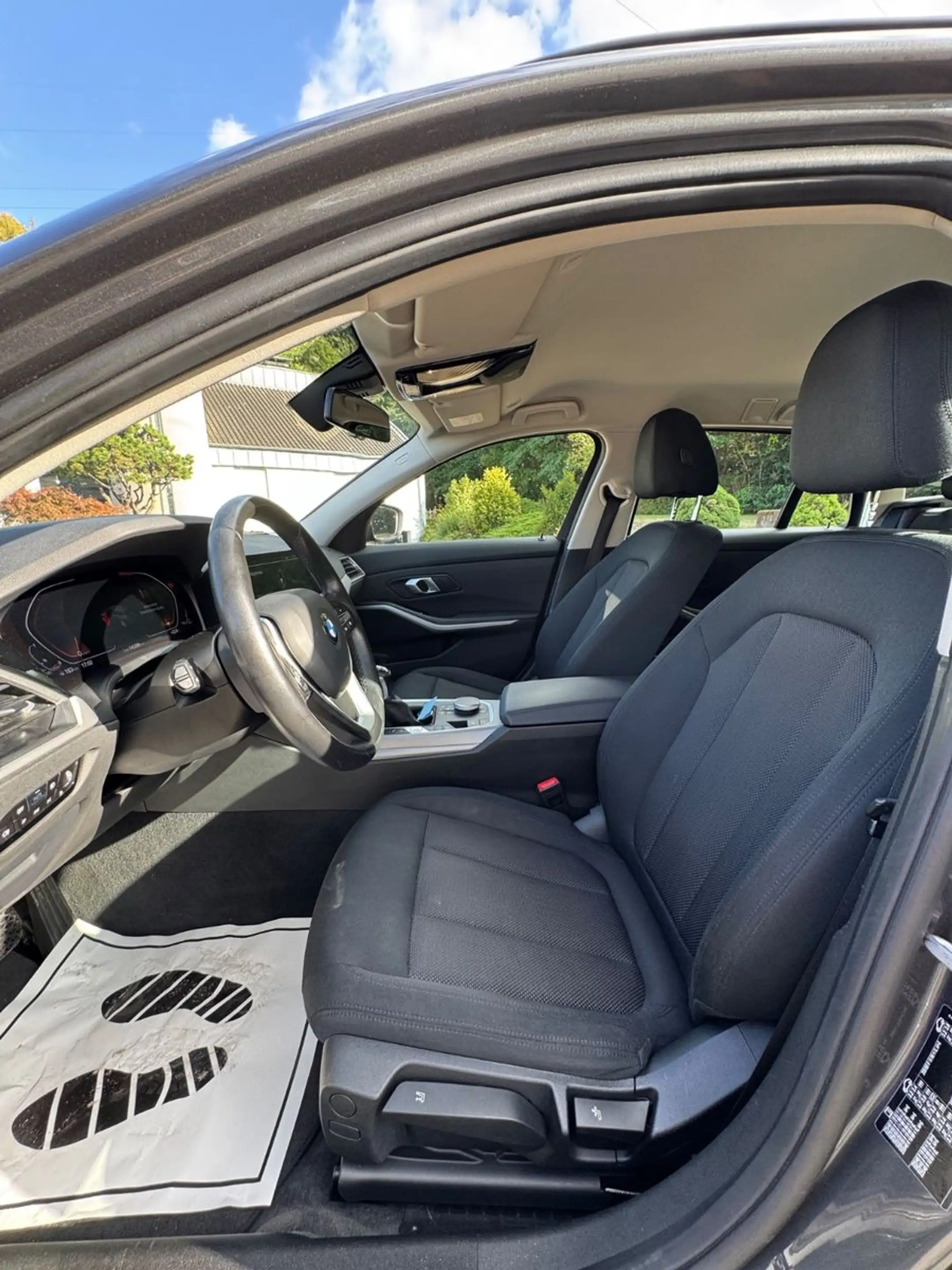 BMW 318 3 Touring 318 d Advantage — photo 9