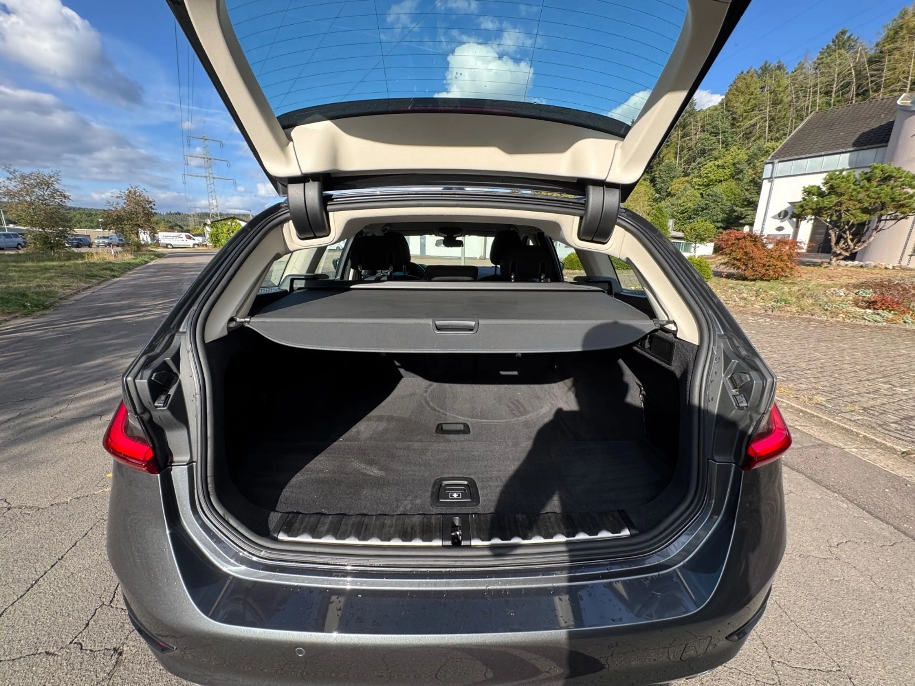 BMW 318 3 Touring 318 d Advantage — photo 13