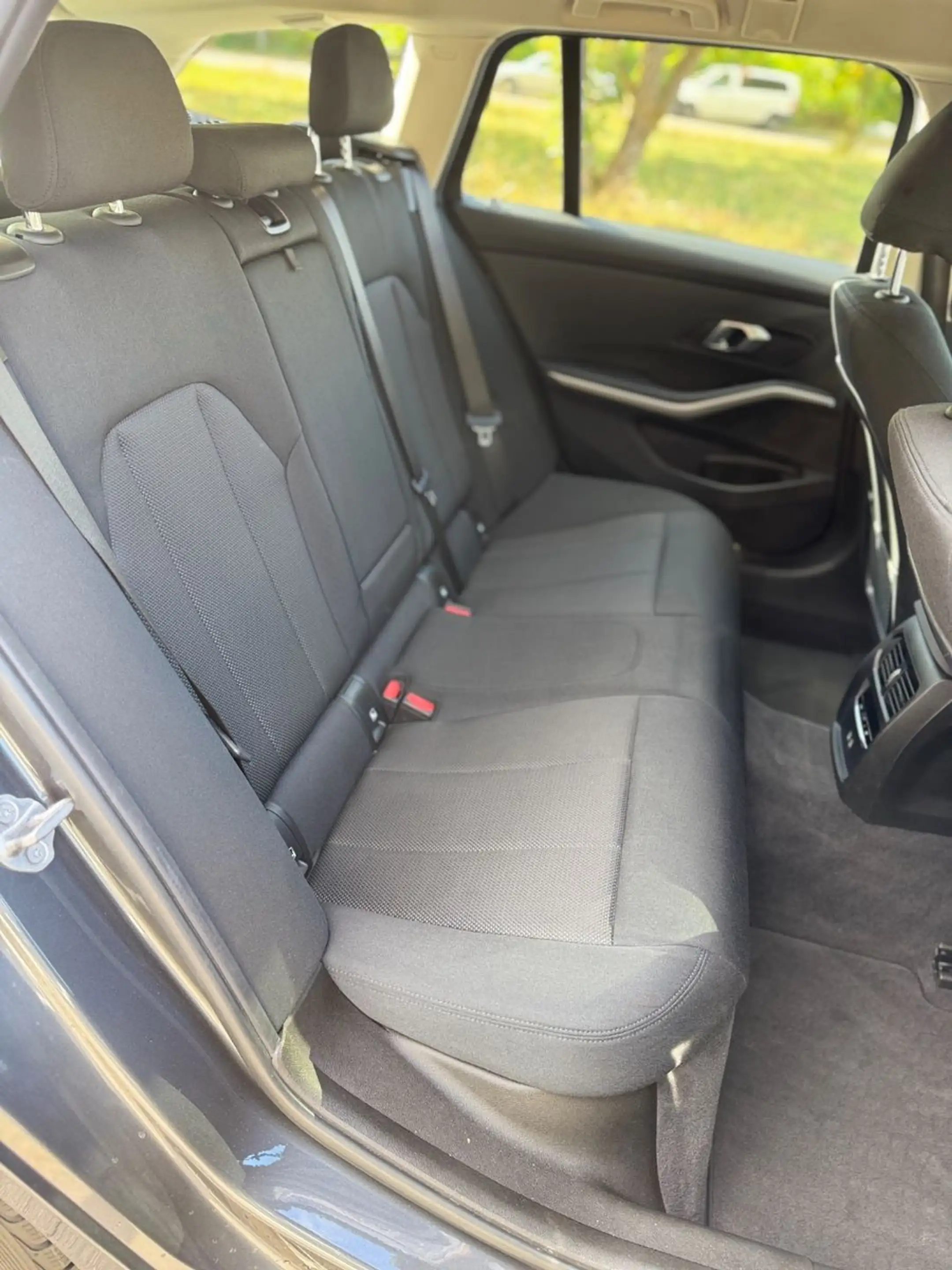 BMW 318 3 Touring 318 d Advantage — photo 11