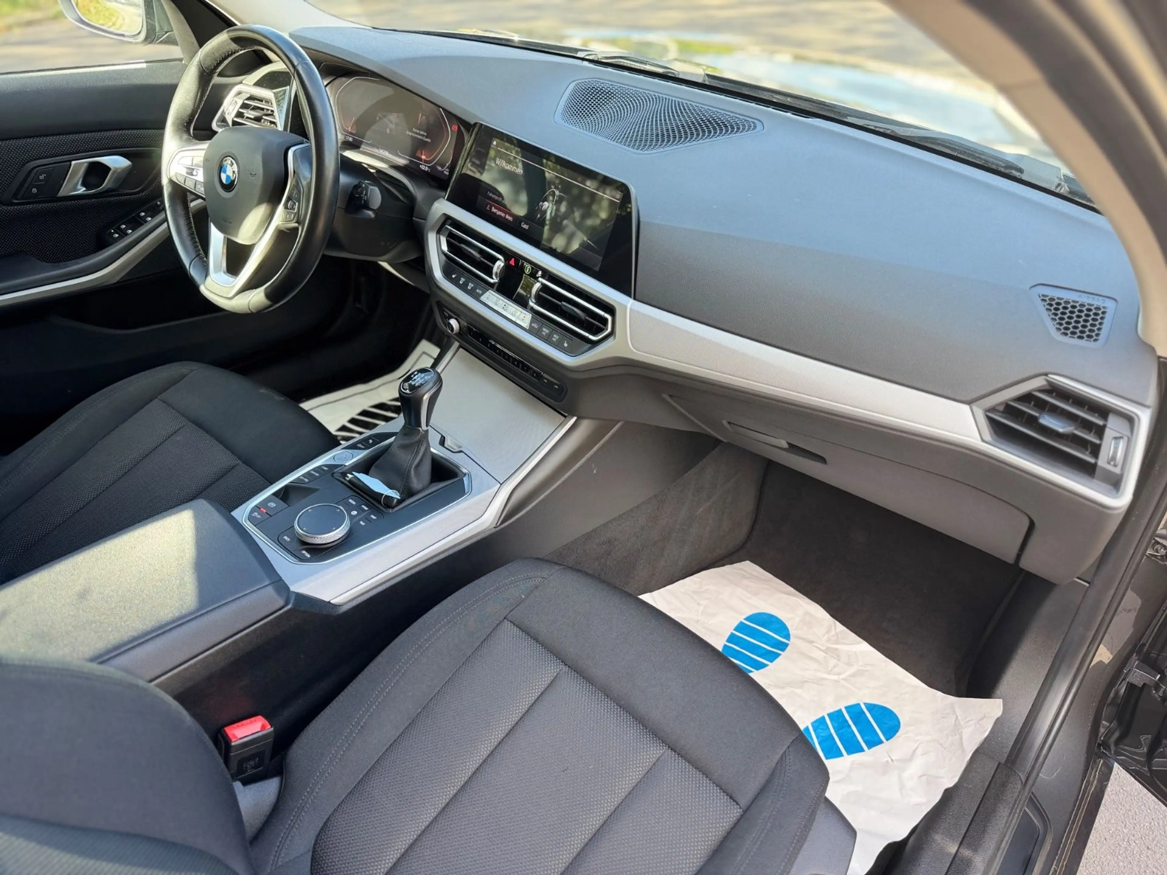 BMW 318 3 Touring 318 d Advantage — photo 14