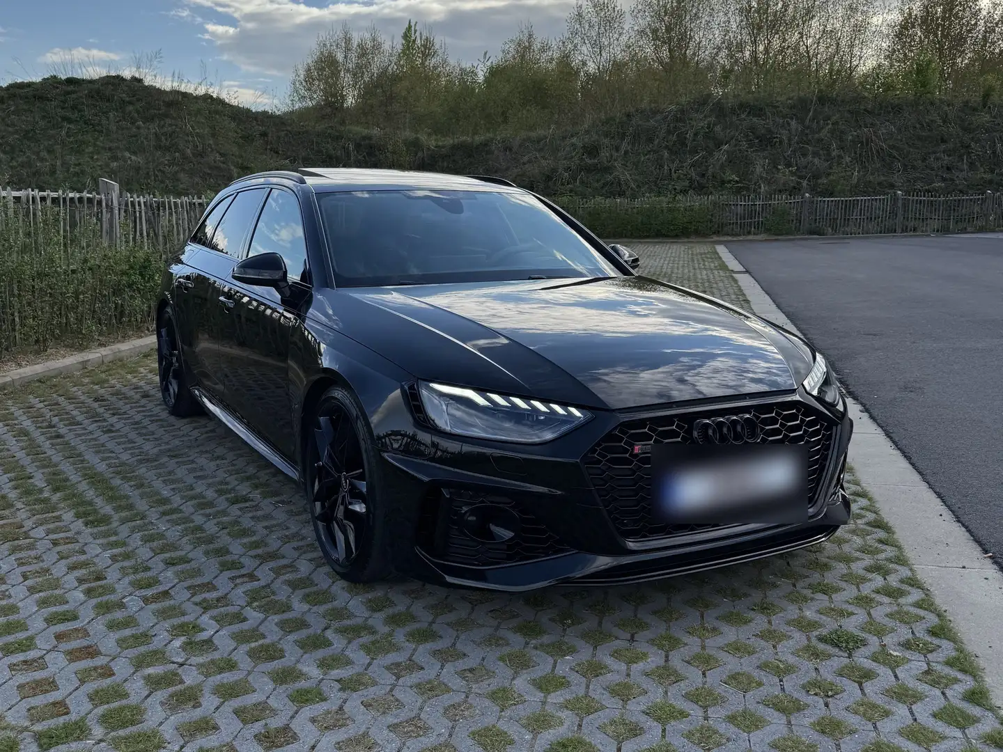 Audi RS4 UTILITAIRE / Full options Céramique,DRC,SportRS Černá - 1