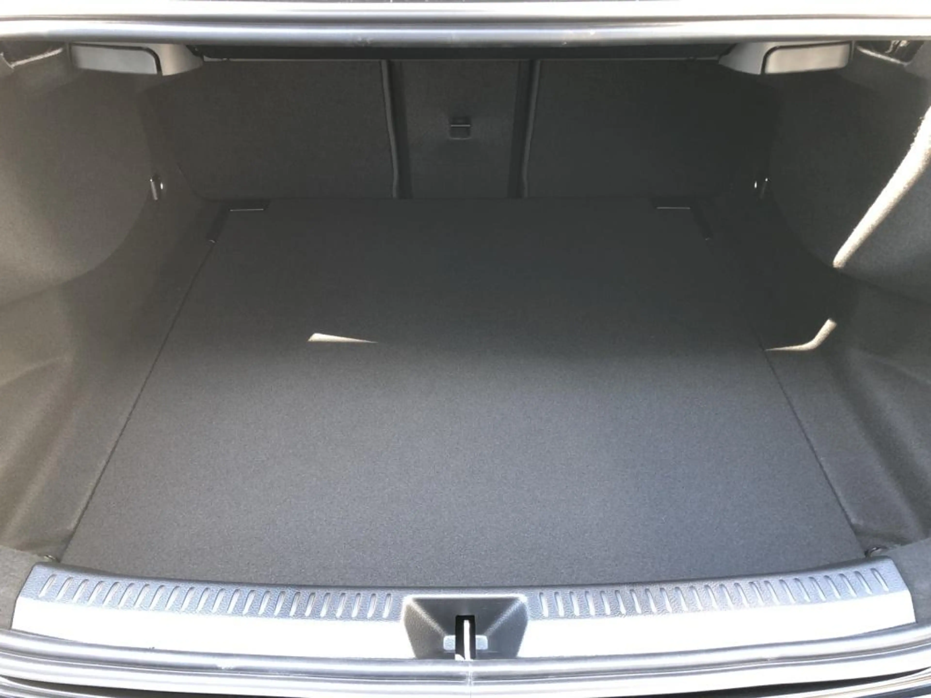 Mercedes-Benz A 220 d Limousine AMG+ILS+MBUX+MBeam+Night+Pano — photo 14