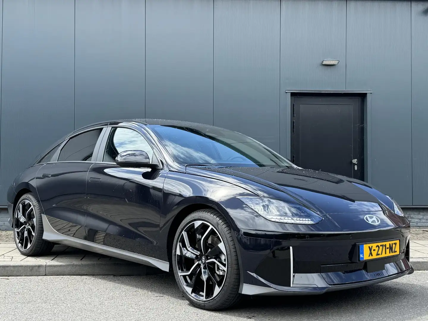 Hyundai IONIQ 6 Style 77.4 kWh | Demovoordeel €18790  | AFNEEMBARE Blauw - 2