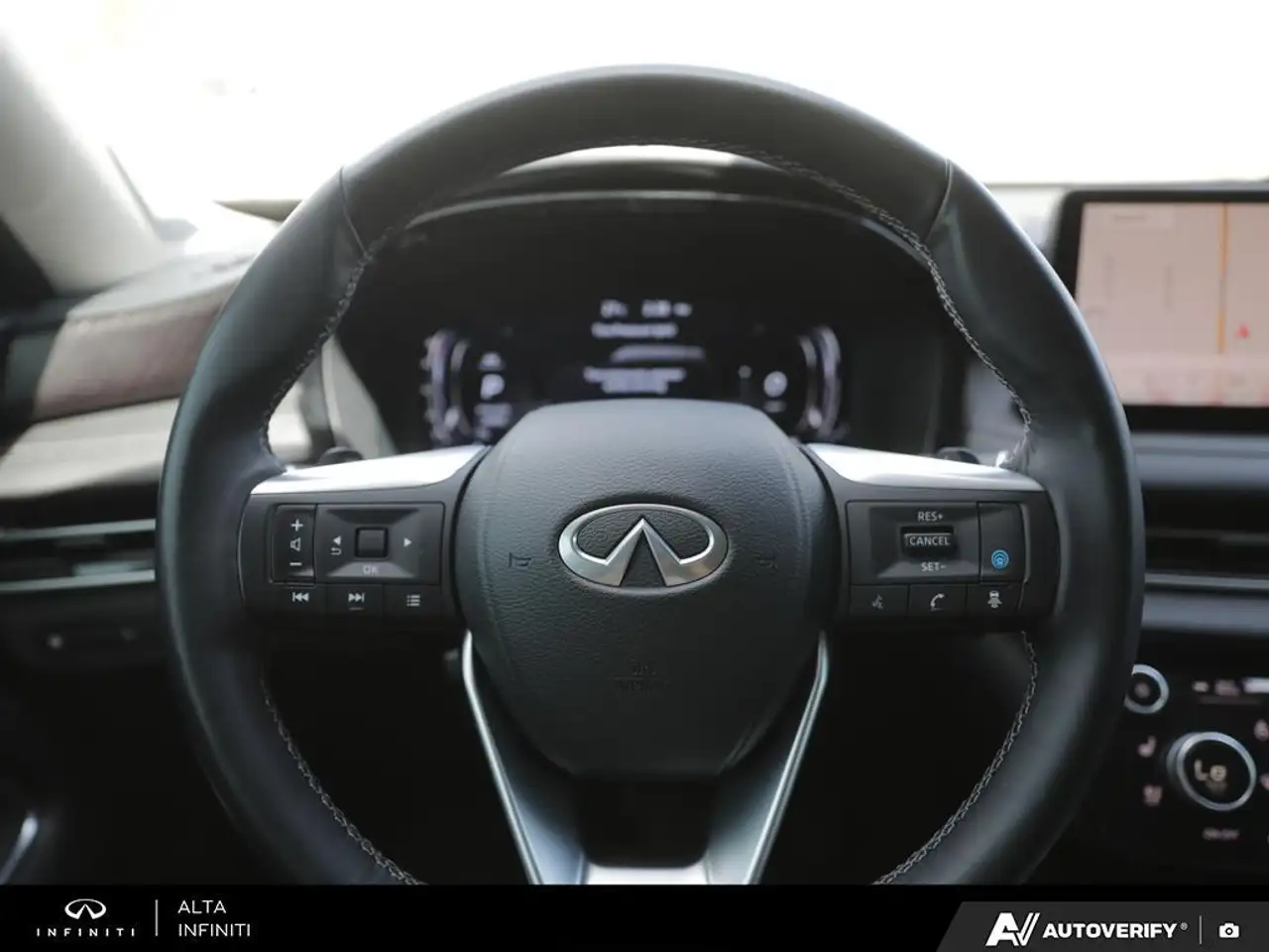 Infiniti QX60 снимка Infiniti QX60