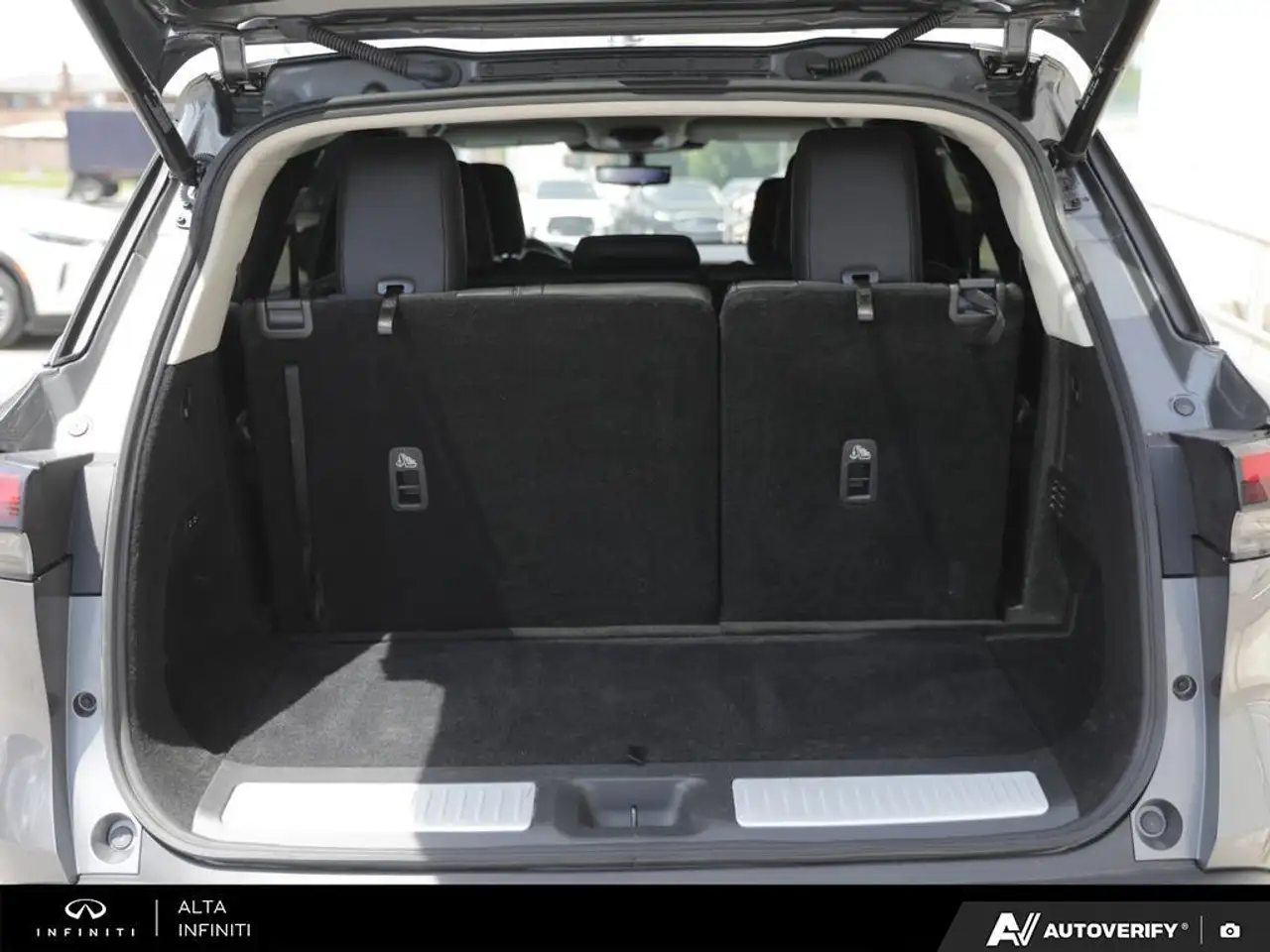 Infiniti QX60 снимка Infiniti QX60