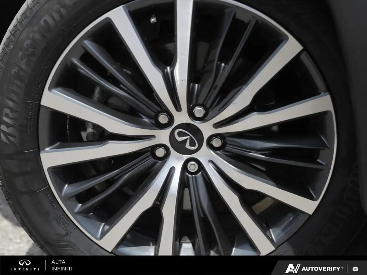 Infiniti QX60 снимка Infiniti QX60