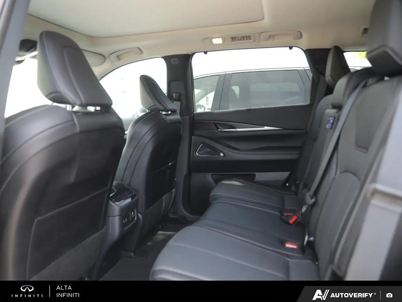 Infiniti QX60 снимка Infiniti QX60