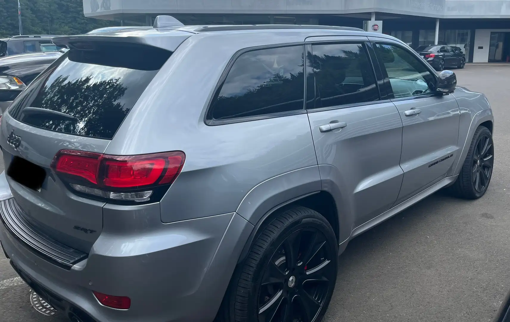 Jeep Grand Cherokee SRT - 2