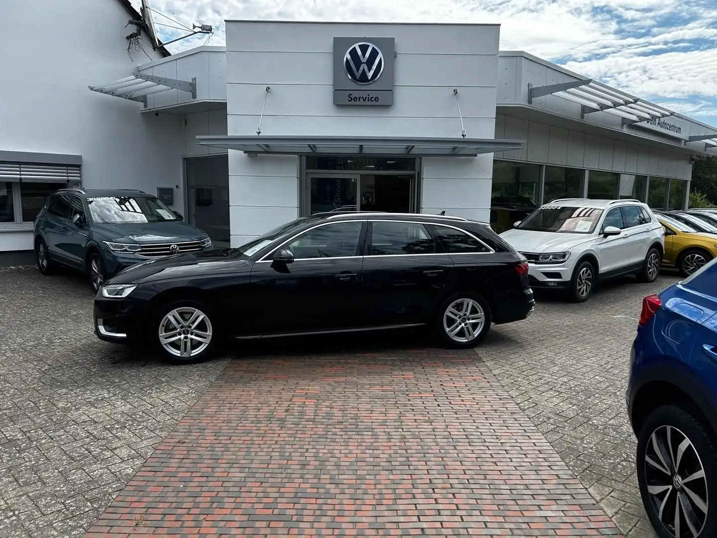 Audi A4 Avant 2.0 TFSI Advanced Schwarz - 2