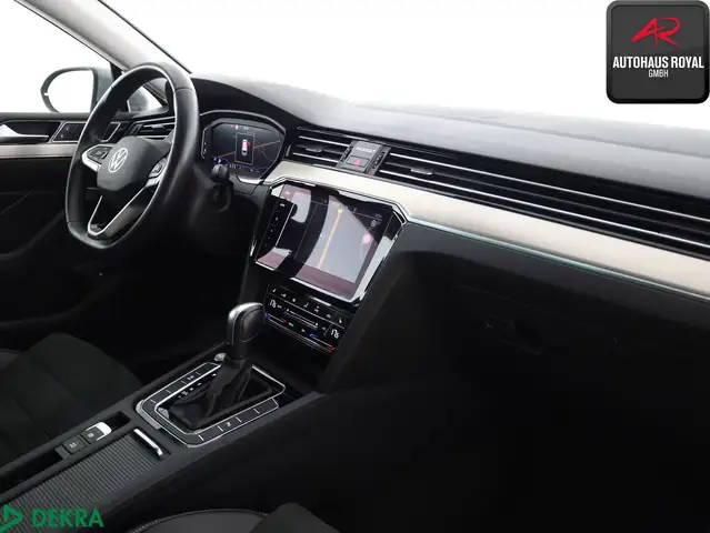 Volkswagen Passat view 10