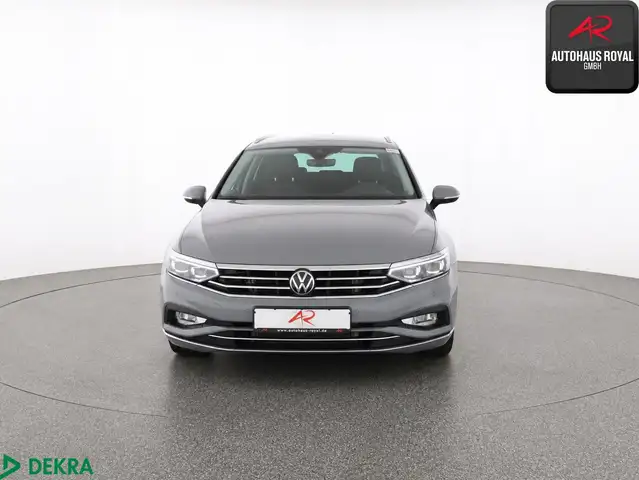Volkswagen Passat view 8