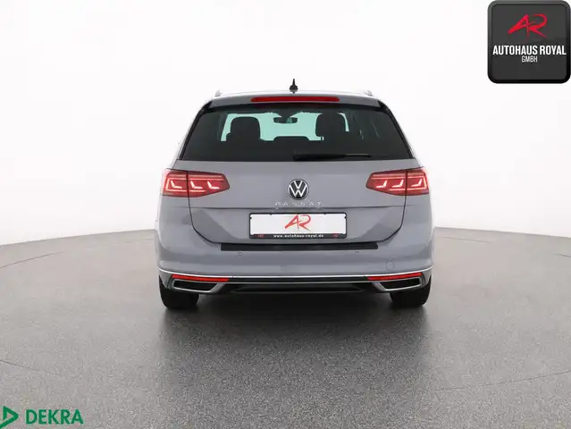 Volkswagen Passat view 4