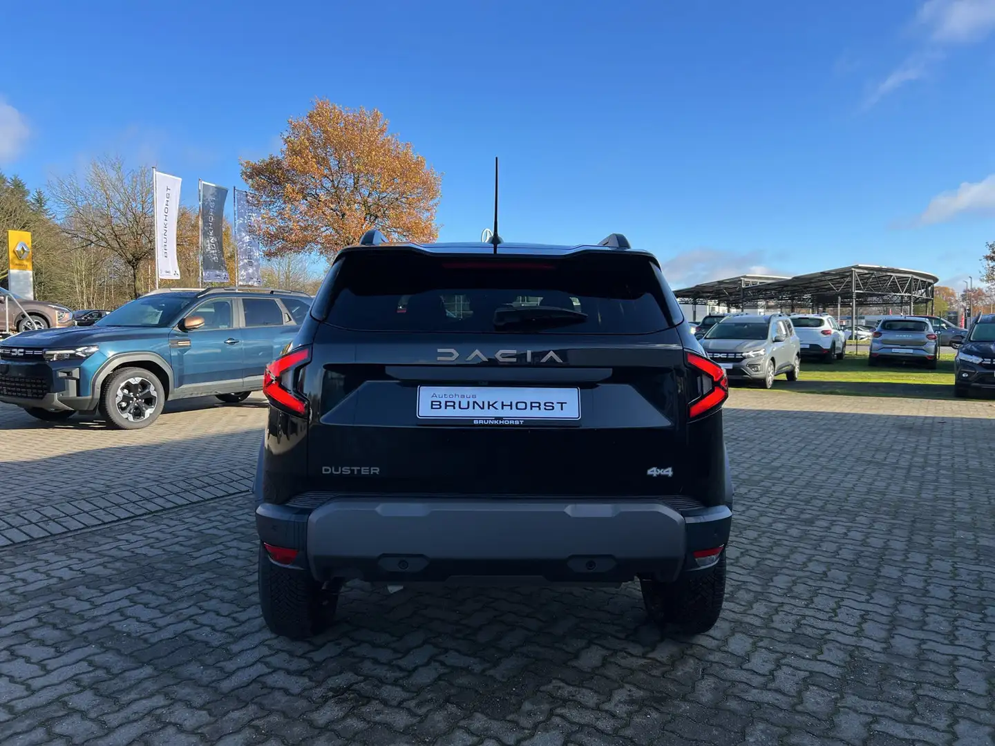 Dacia Duster TCe 130 Extreme 4x4 SHZ Schwarz - 2