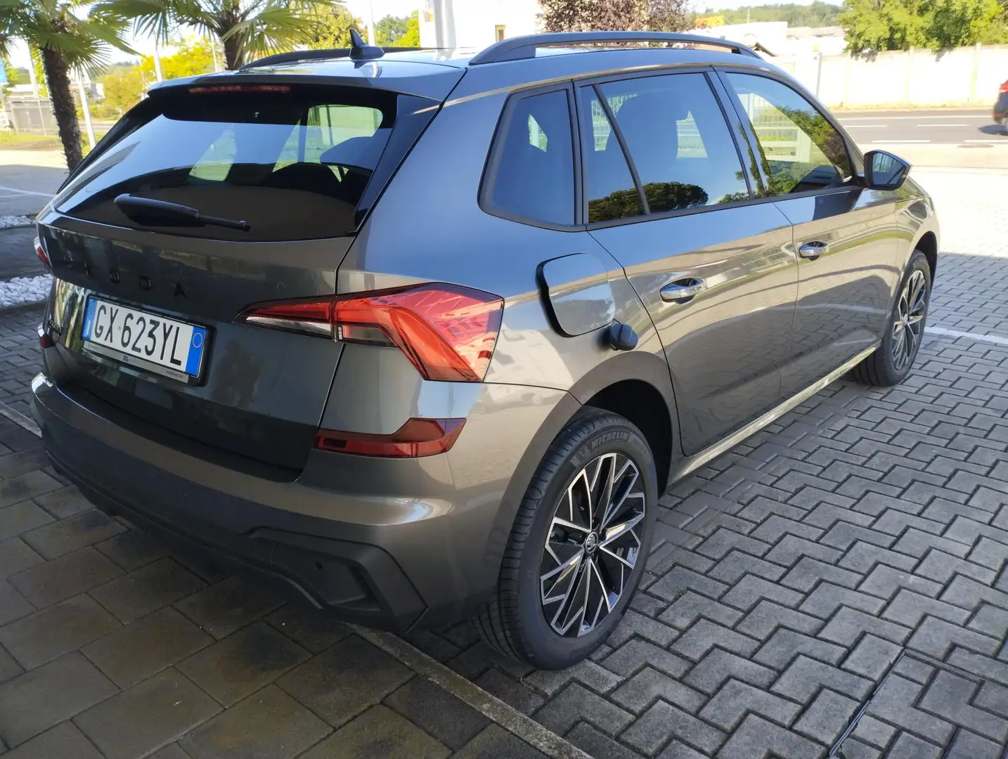 Skoda Kamiq 1.0TSI 95HP Gris - 2