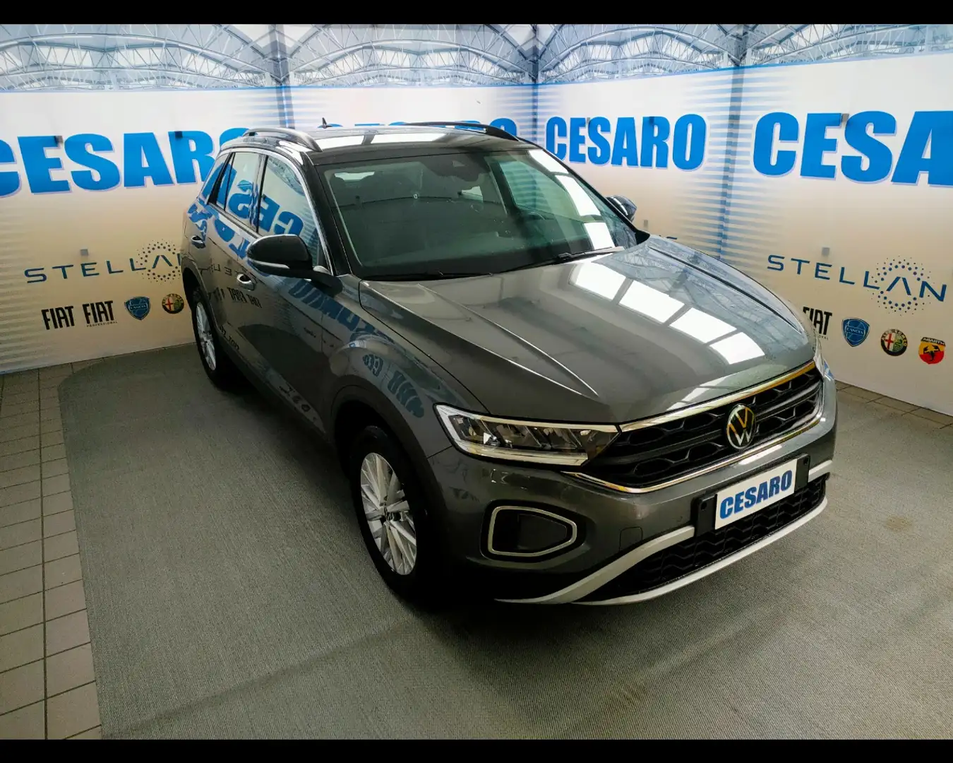 Volkswagen T-Roc 2.0 TDI SCR Life Gris - 1