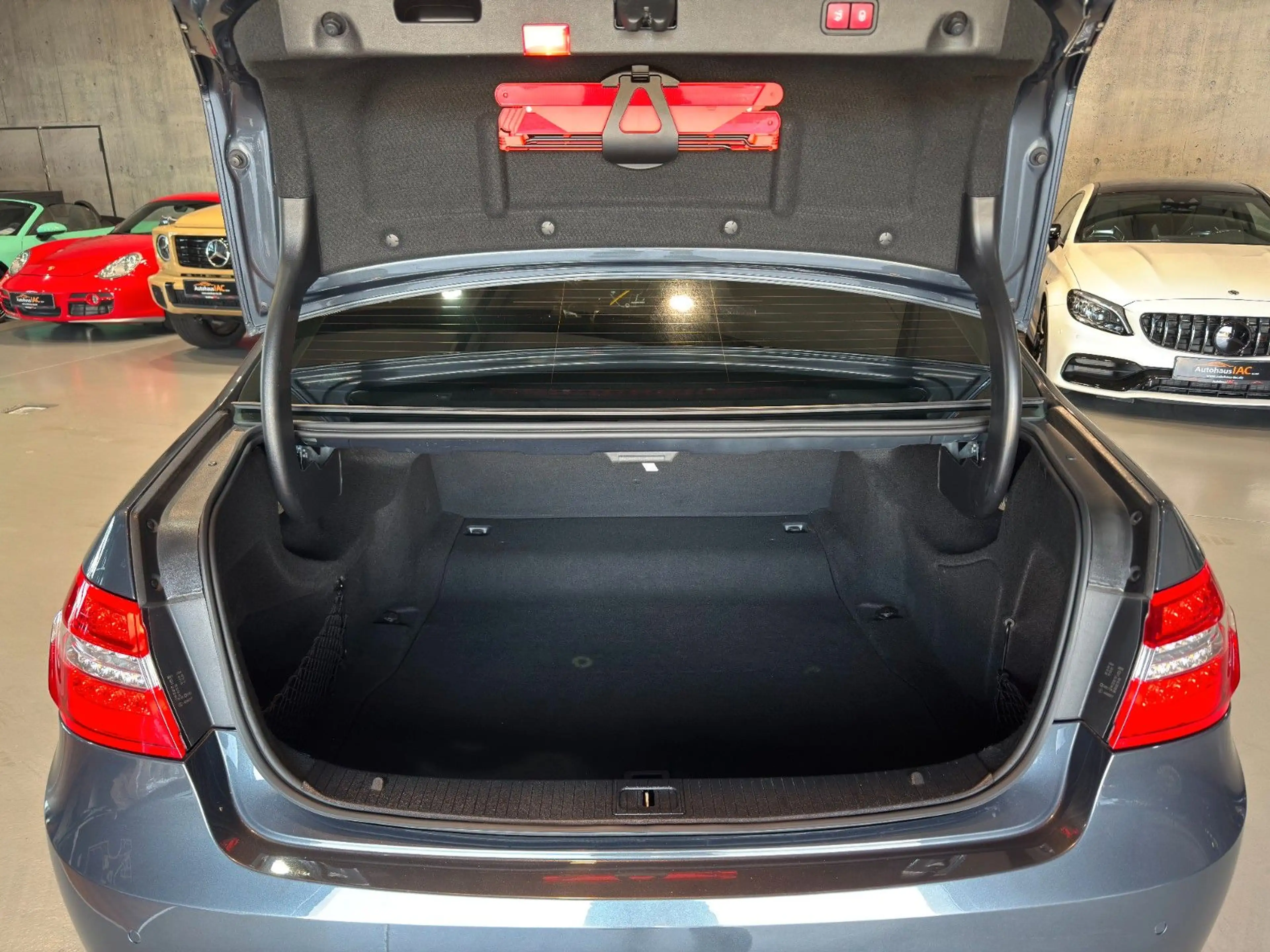 Mercedes-Benz E 350 Lim/CGI/AMG/STHZ/NAVI/BI-XENON/LED/TEMPOMAT — photo 4