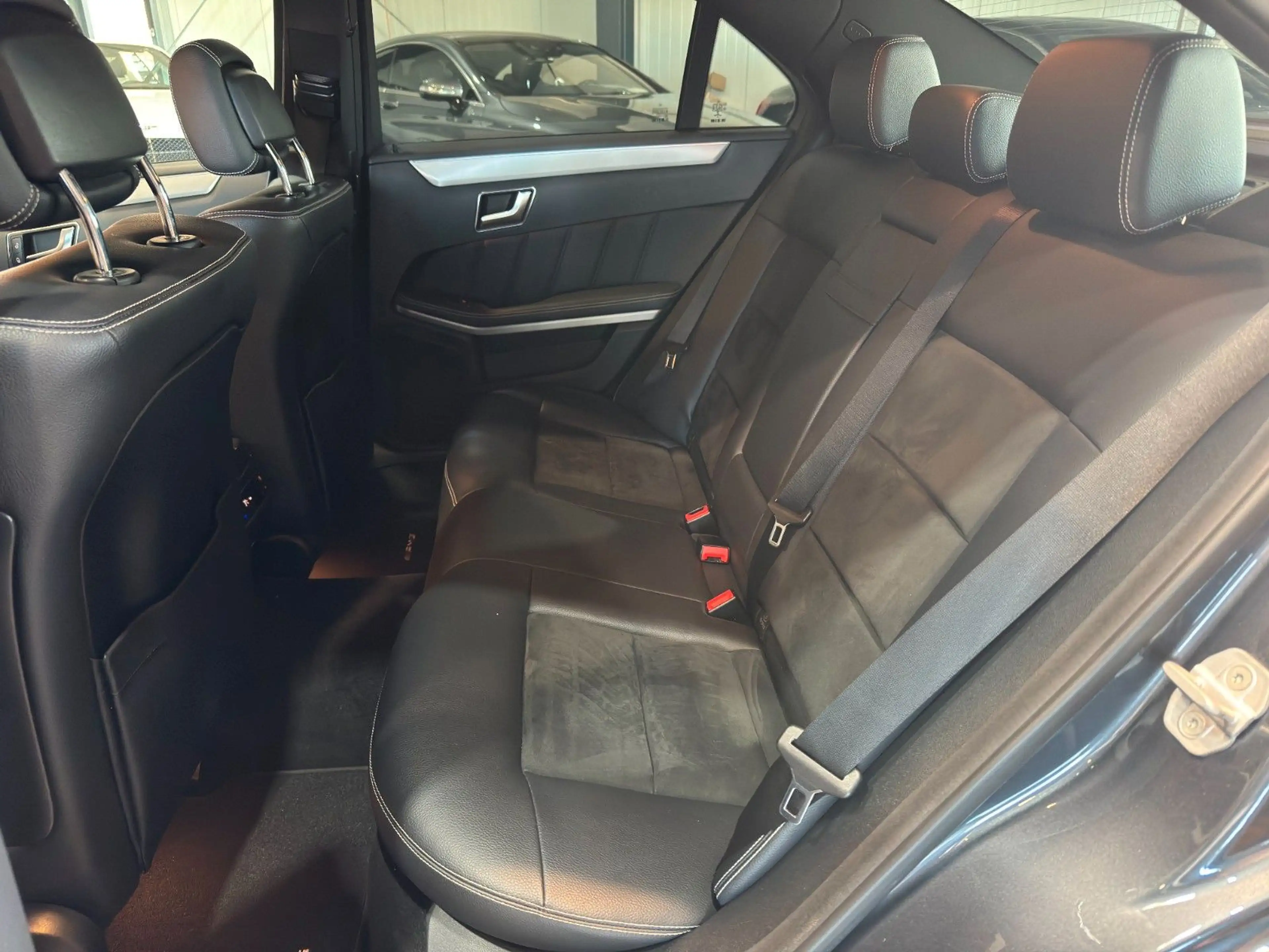 Mercedes-Benz E 350 Lim/CGI/AMG/STHZ/NAVI/BI-XENON/LED/TEMPOMAT — photo 14