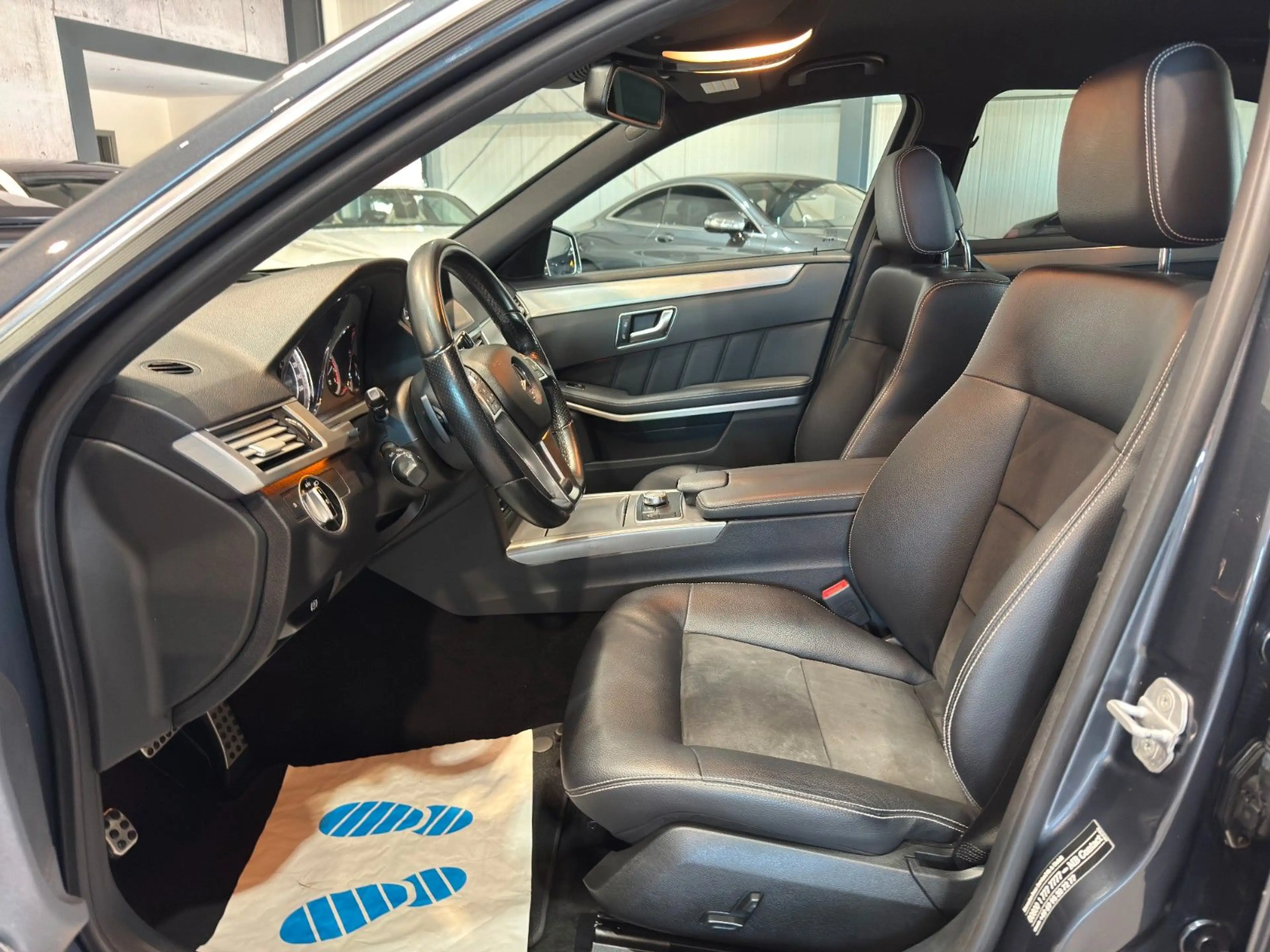 Mercedes-Benz E 350 Lim/CGI/AMG/STHZ/NAVI/BI-XENON/LED/TEMPOMAT — photo 7