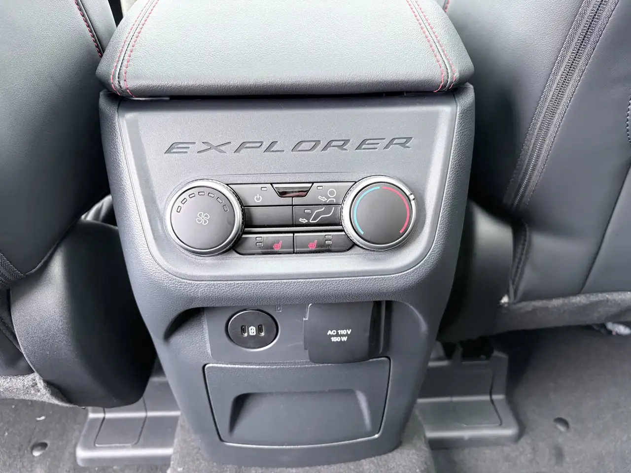 Ford Explorer снимка Ford Explorer