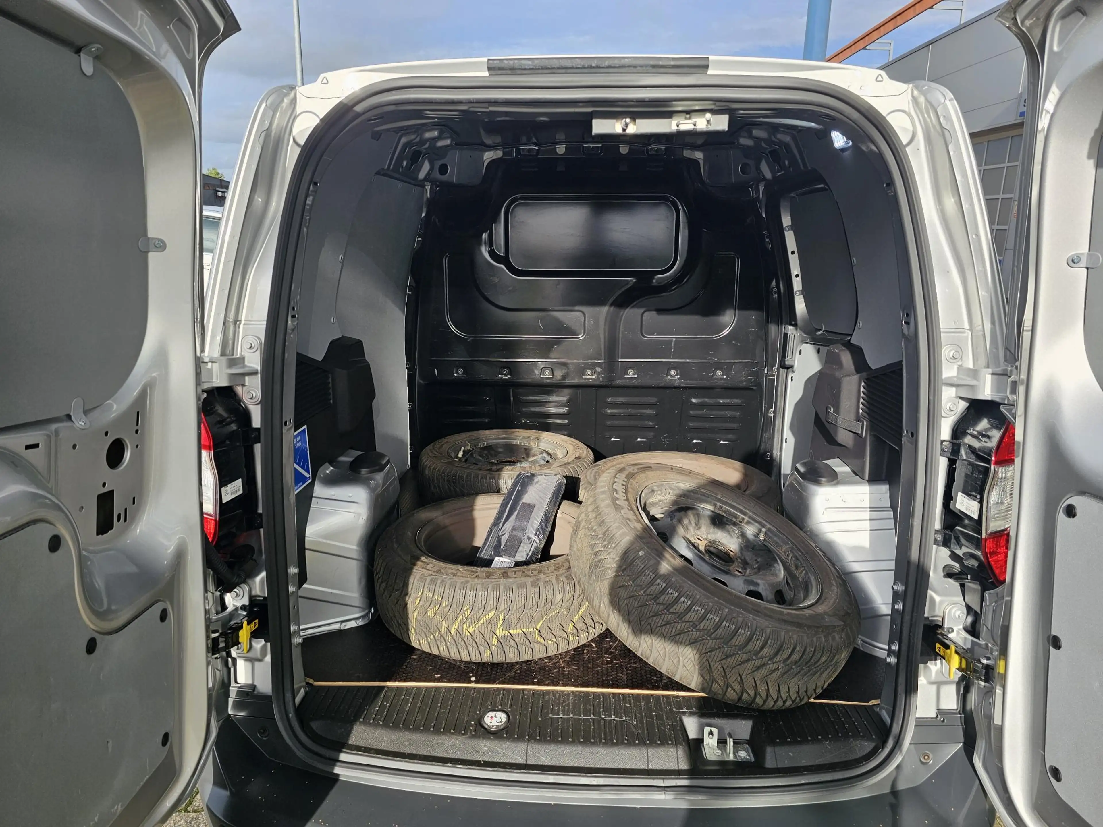 Ford Transit Courier 1.5 TDCI Trend Duratorq S&S | Navigatie | Parkeers — photo 10